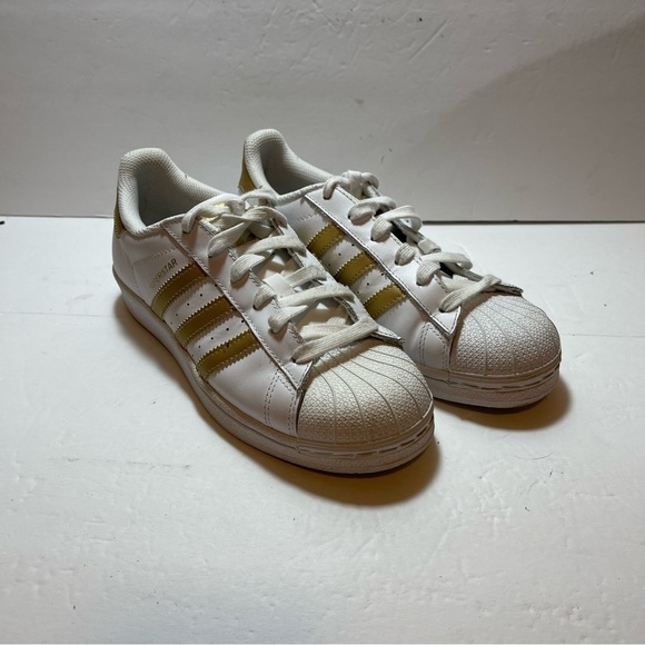 Adidas SuperStar Women Size 4.5 - Picture 8 of 9